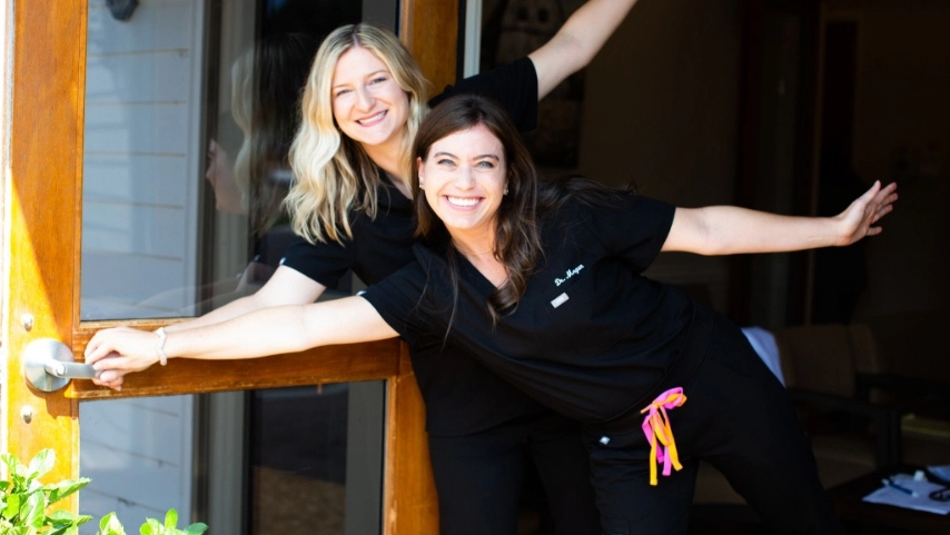 Smilign-staff-reaching-out-at-middlecoff-dental